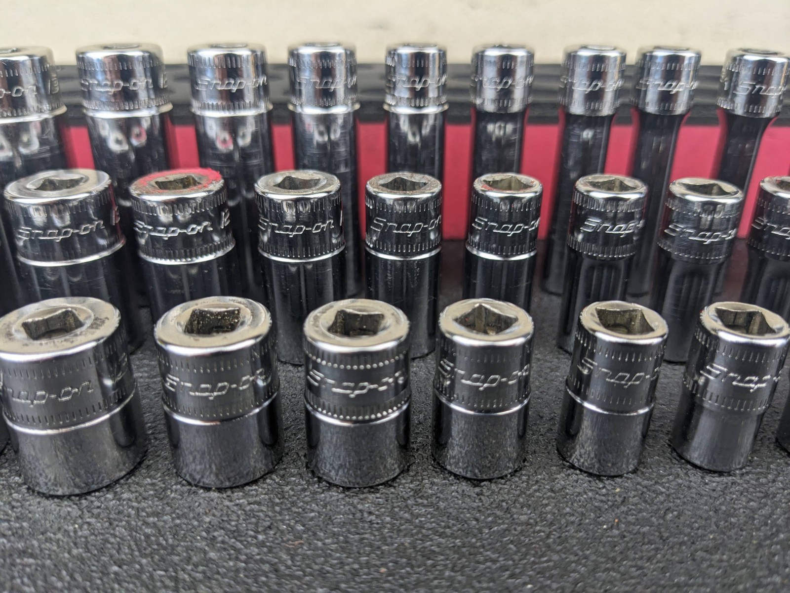 #bn598 Snap-On Tools 142STMMSYFR1 42pc 1/4″ Drive 6-Point Metric Foam Socket Set