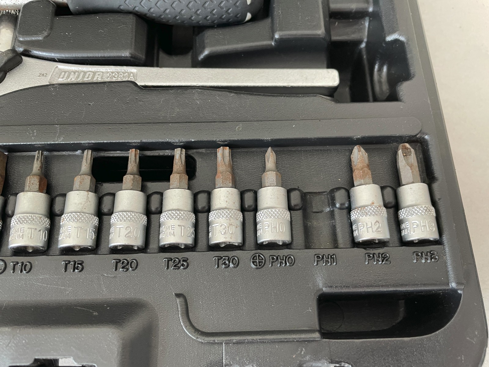 45 Piece 3/8″ Drive Metric Socket & 1/4″ Bit Set With Unior Ratchet Chrome