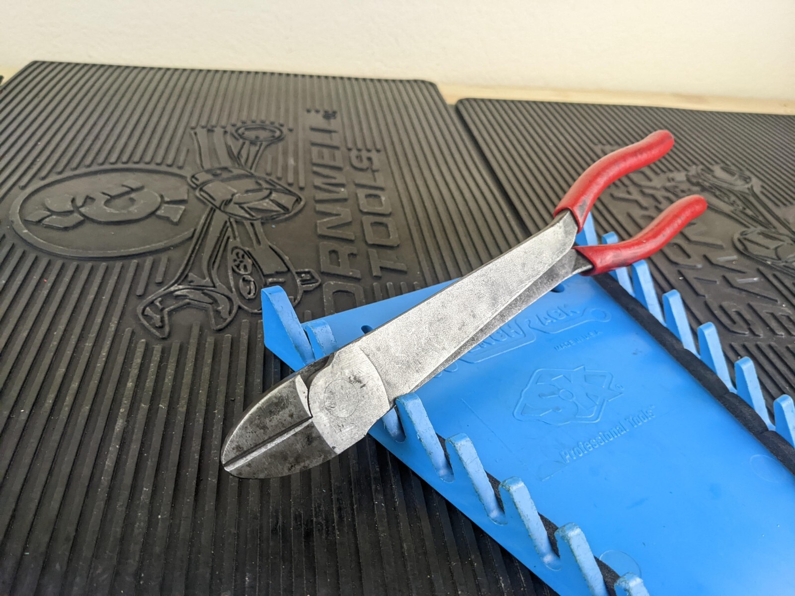 #at884 Snap On 312CF RED 11″ Heavy Duty Diagonal Cutters