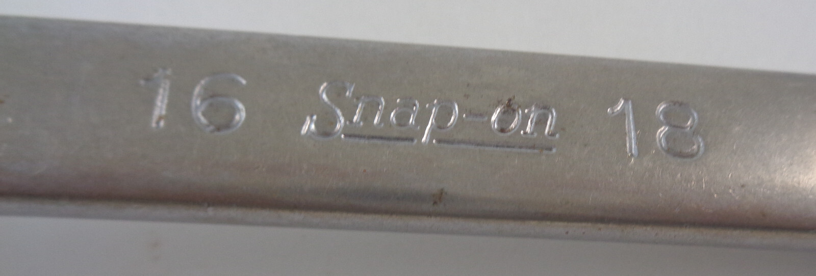 Snap-on USA XOM1618 metric 16mm x 18mm 12 point deep 60° offset box wrench 1991