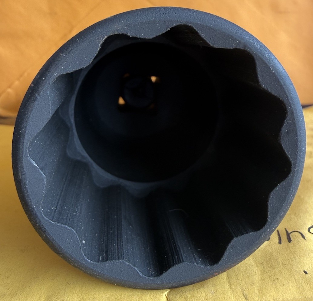 🔥Great NEW 39mm 12 pt Axle Nut Socket by Lisle Tool Corporation # 39650 🚙 💨