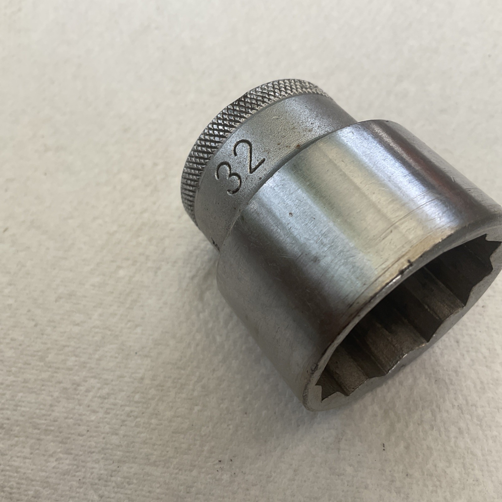 GEDORE D19 32 mm metric socket 1/2” drive 12 point tool vintage D 19 series auto