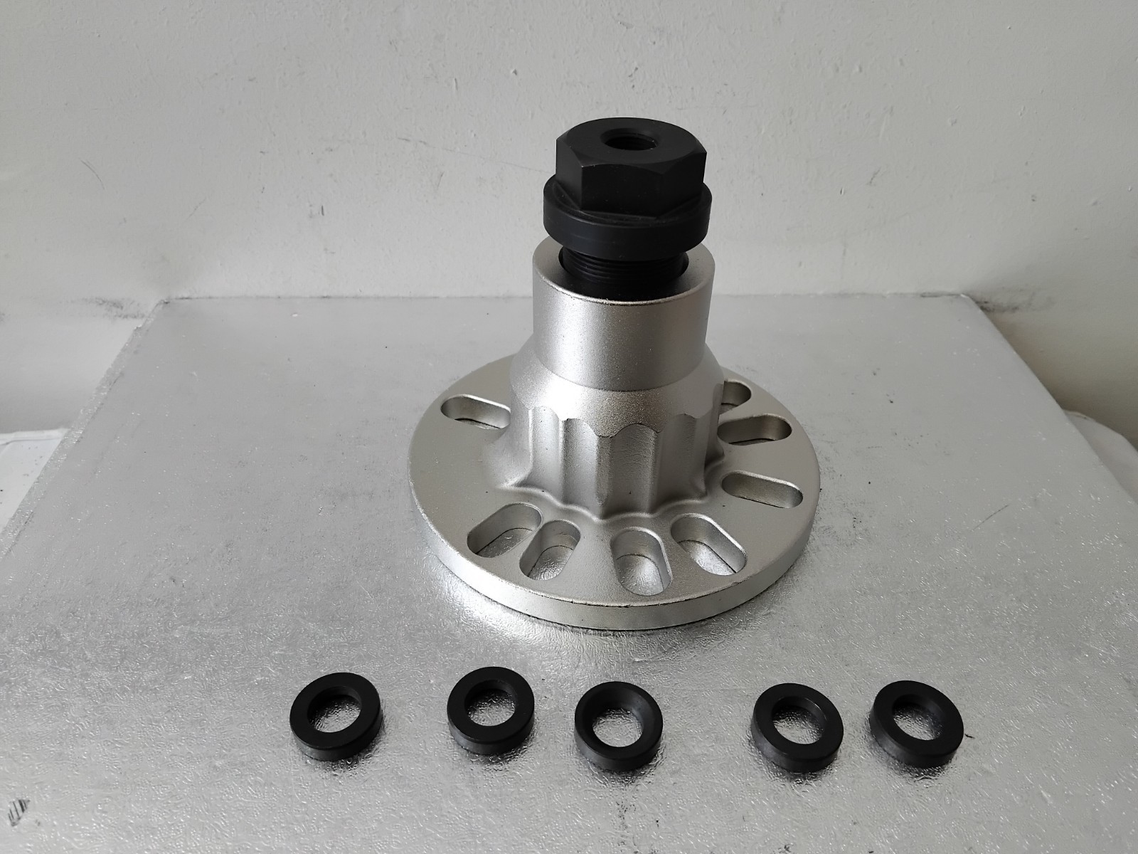 Hub Puller Adaptor Kit for Use On 3, 4 & 5 Bolt Fixing Drive Flanges Land Rover