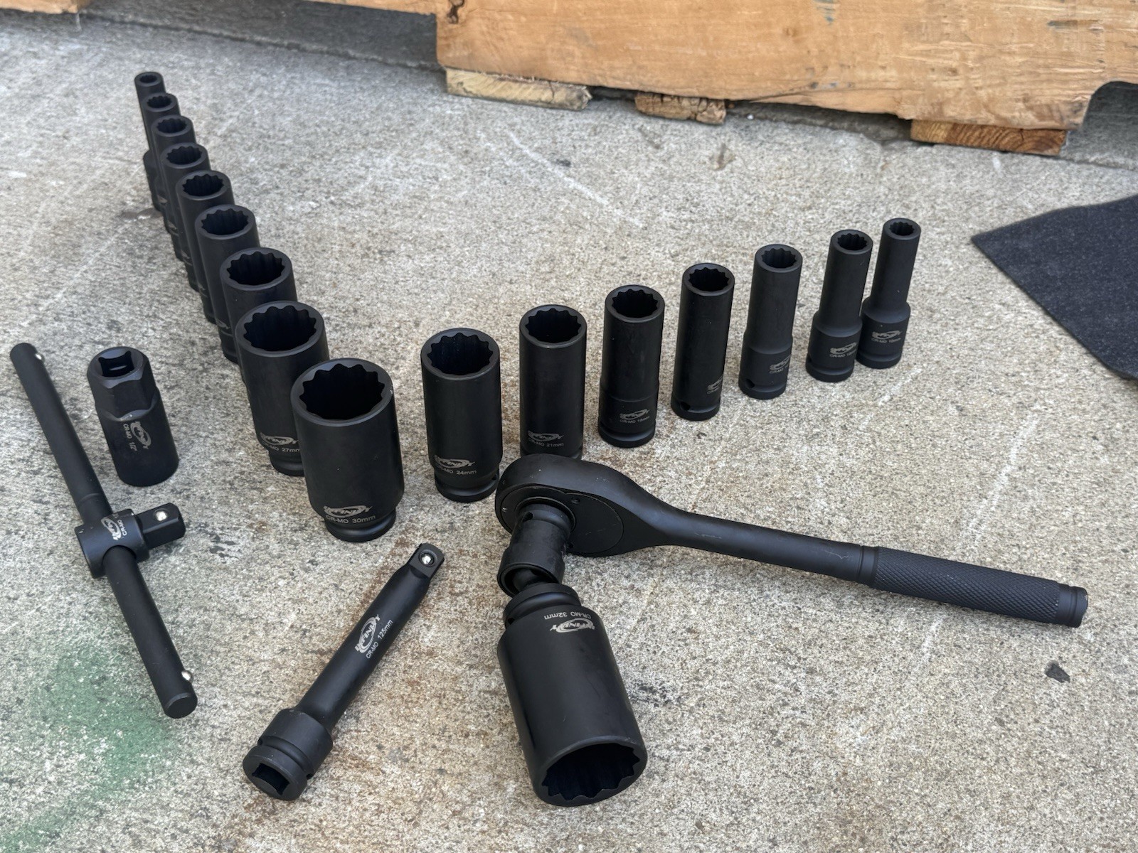 23pcs 1/2″ Drive 12 Point Metric Deep Impact Socket Set & 72-Tooth Ratchet Cr-MO