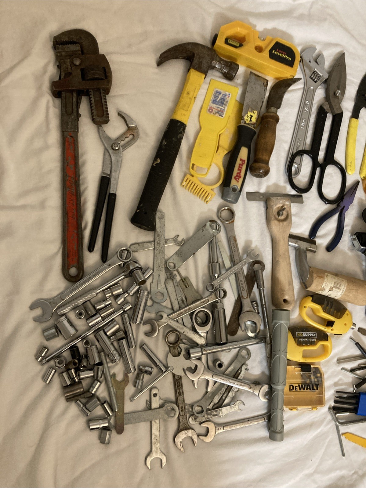 Mixed lot of Hand Tools Carpenter Plumbing Mechanic Screwdrivers Pipe Wrench ++