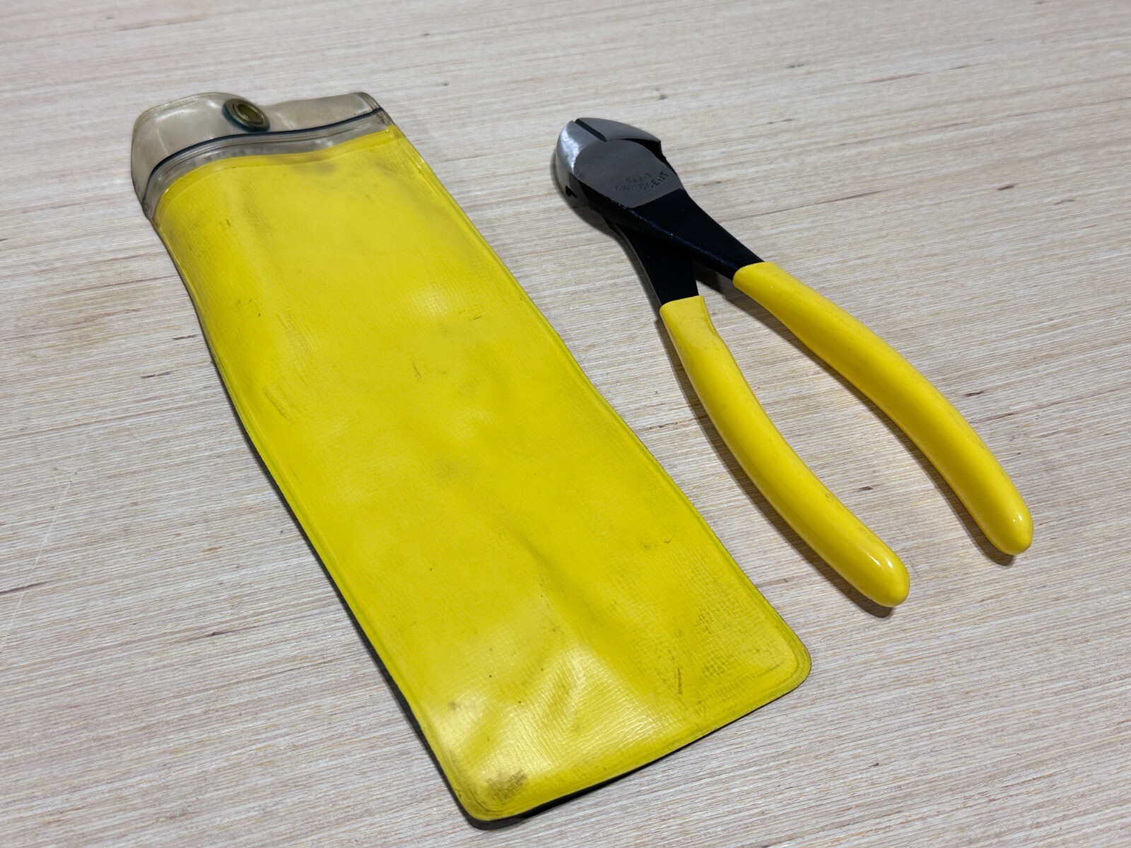 Crescent Tool Co. No. 542-7 – 7″ YELLOW Diagonal Cutting Pliers Wire Cutters