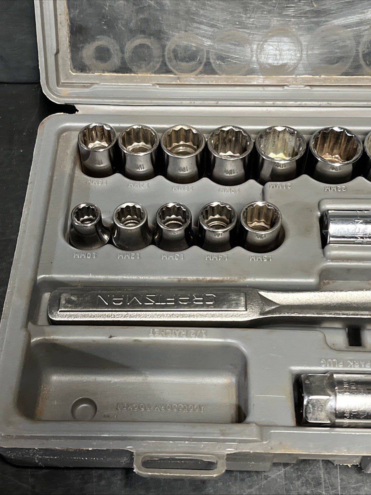 Craftsman USA 1/2” Drive 17pc Metric Socket Set & Ratchet 34831 12 Point