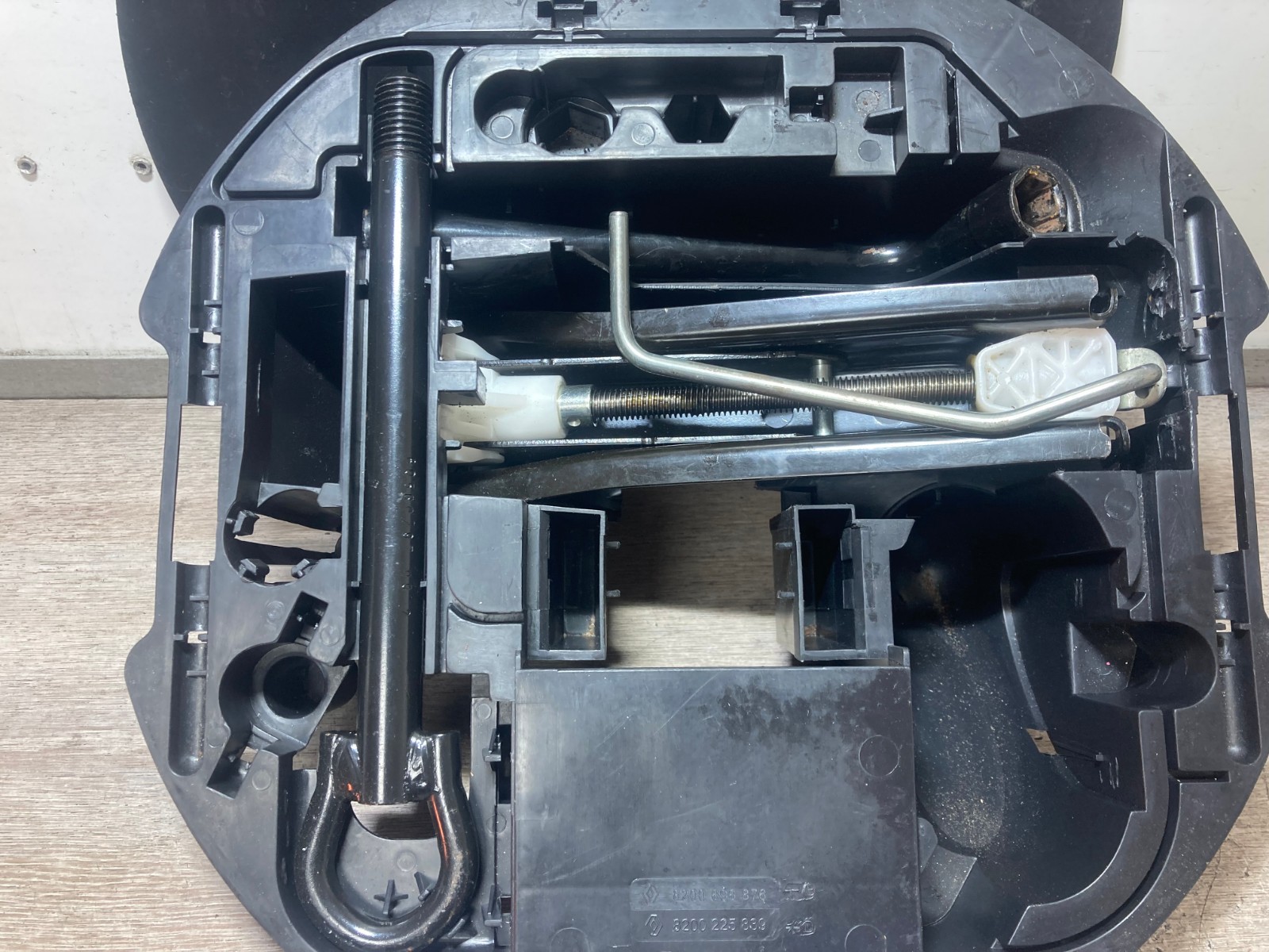 2010 RENAULT CLIO WHEEL JACK TOOL KIT 8200696876