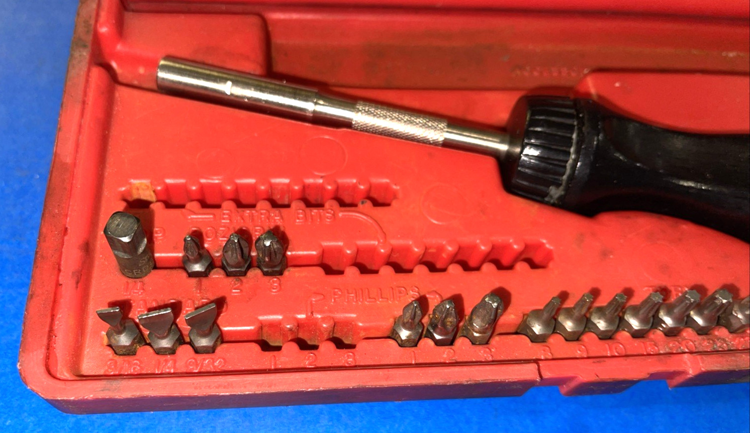 SNAP-ON TOOLS BLACK RATCHETING SCREWDRIVER IN A BIT KIT SHIPPED FREE IN THE US