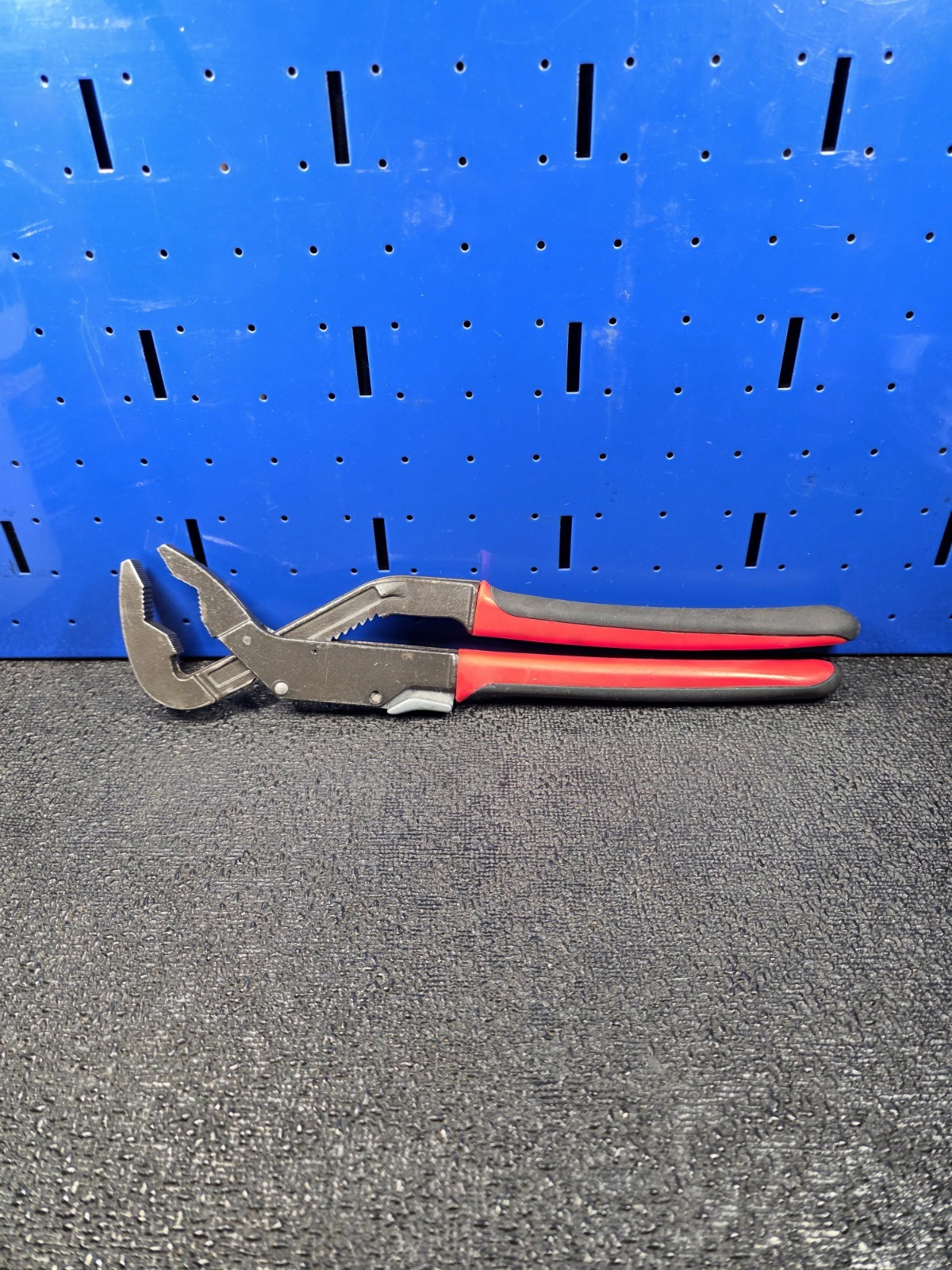 Blue-Point Tools AP12 12″ Adjustable Joint Pliers Red