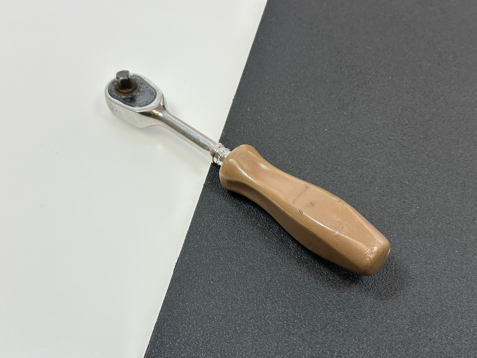 Snap-On Tools USA 1/4″ Drive BROWN Hard Handle Ratchet (Rare)