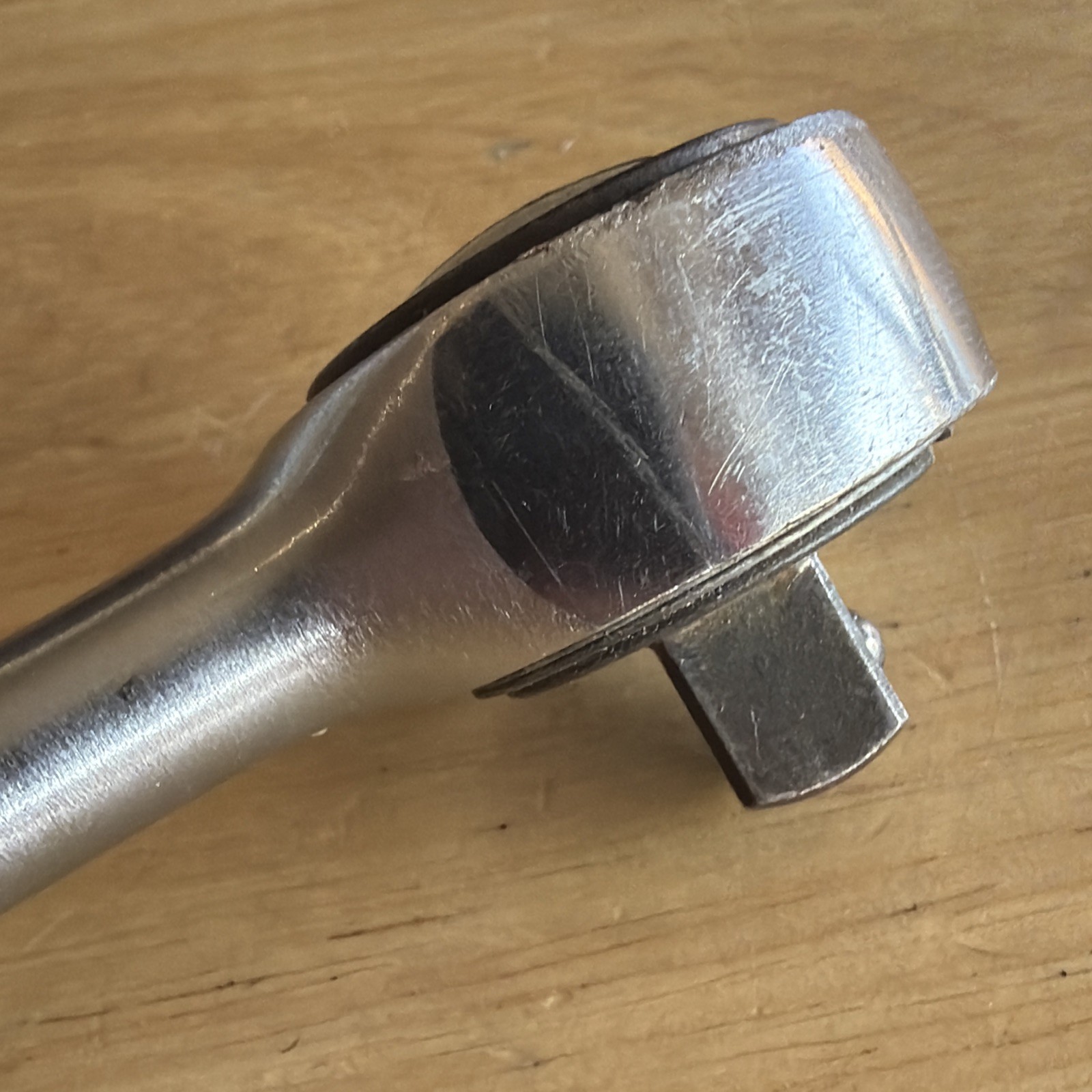 Action Tools 7-3/8″ Long Ratchet 3/8″ Drive Knurled Handl Round Head 77JA Vtg US