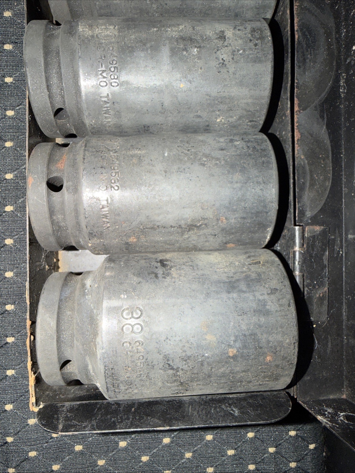 Pittsburgh 8pc SAE Impact Socket Set Metal Case 21, 24, 26, 27, 29, 30, 32, 38