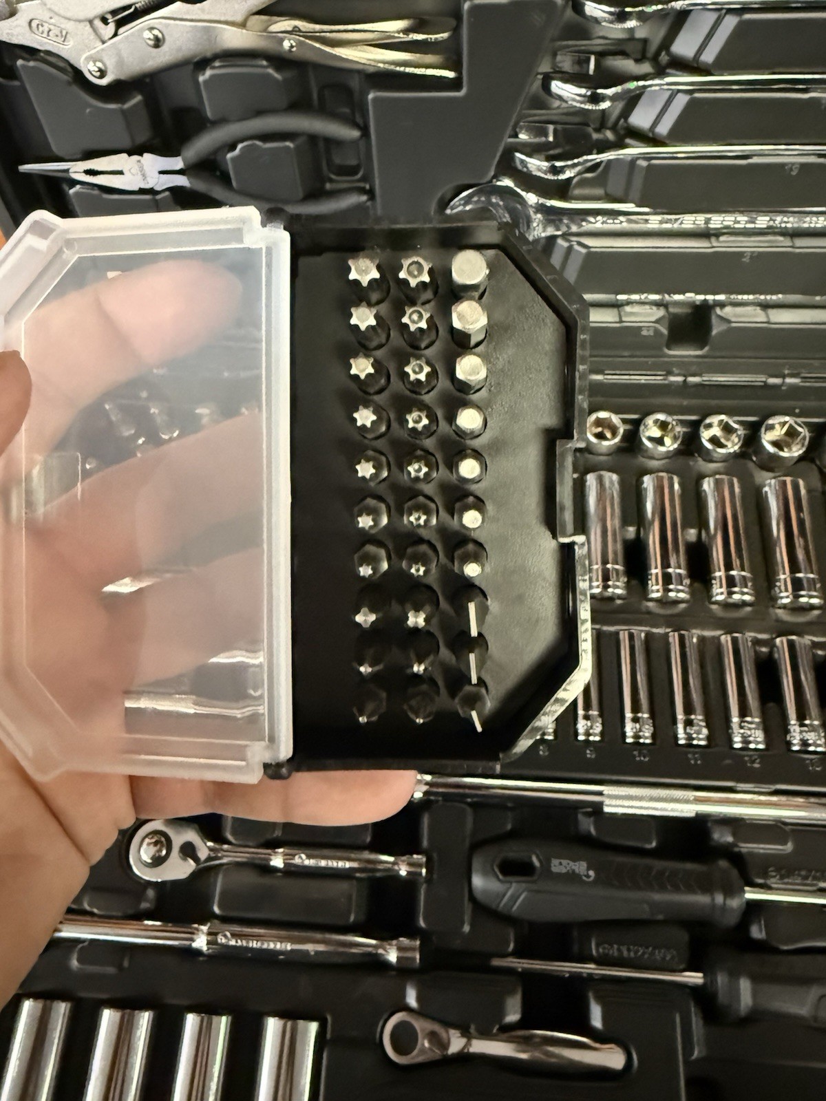 Matco Tools SAB122SEA 122 PIECE 1/4″ & 3/8″ DRIVE SILVER EAGLE TOOL SET (LOOK)