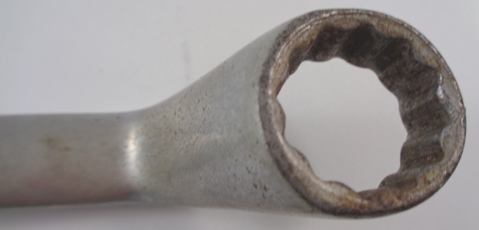 Snap-on USA XOM1618 metric 16mm x 18mm 12 point deep 60° offset box wrench 1991