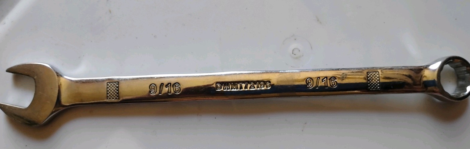 9/16 DeWalt combo wrench Dwmt72196
