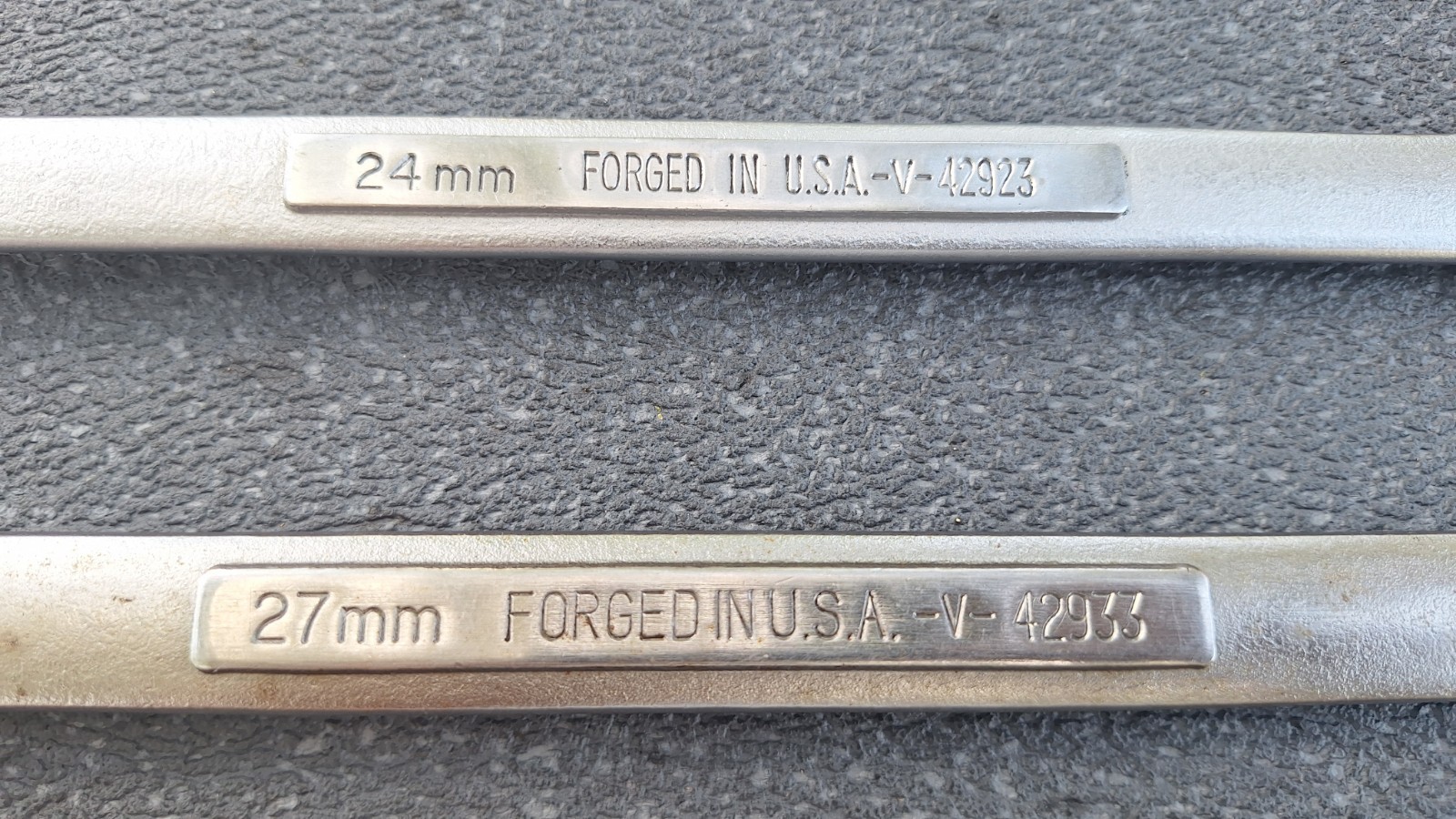 Craftsman USA 42933 -V- 27mm & 42923 -V- 24mm 12 Point Combination Wrench Set