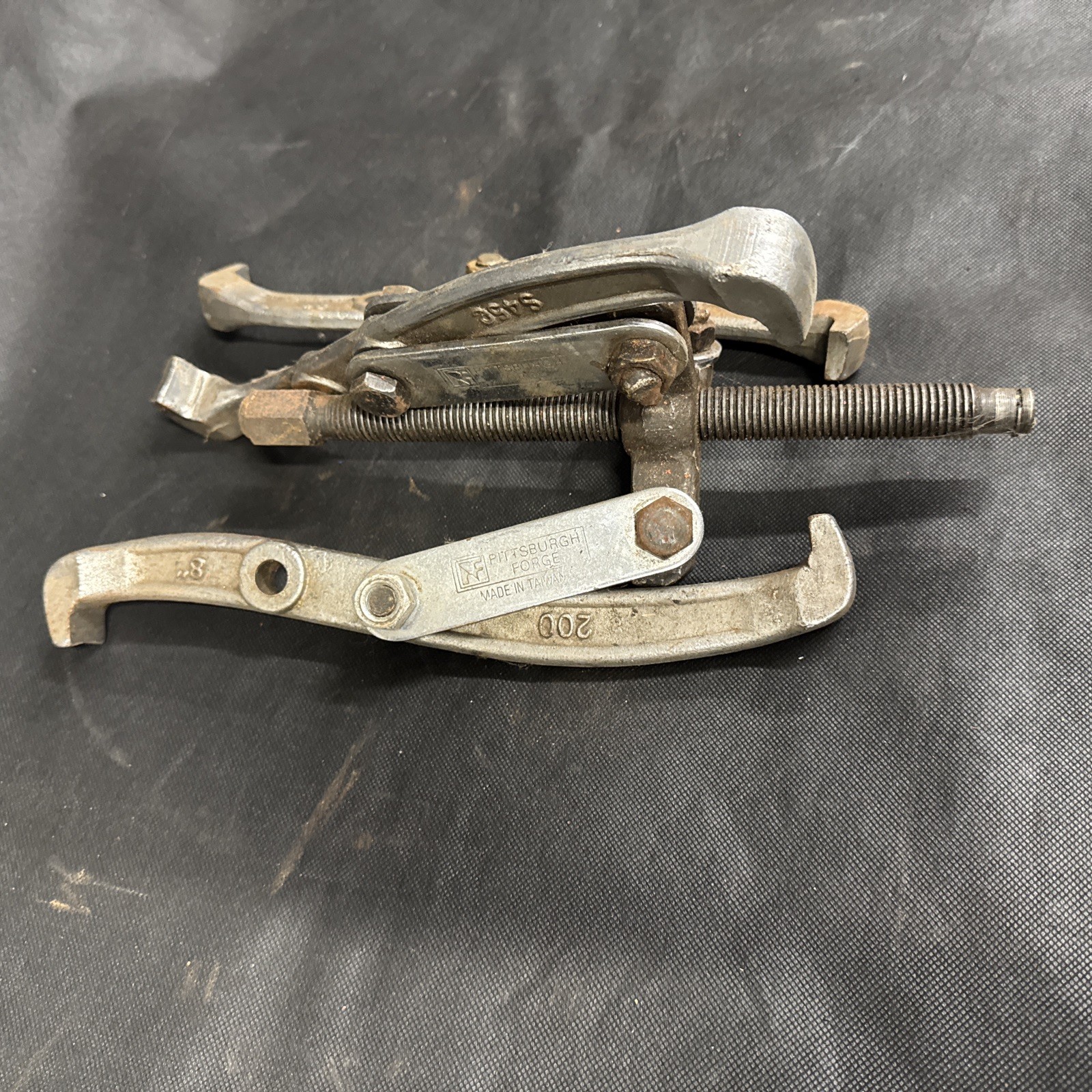 Pittsburg Forge 3-Jaw Slide Gear Puller, Model S45C 200 Flywheel 8” Inch