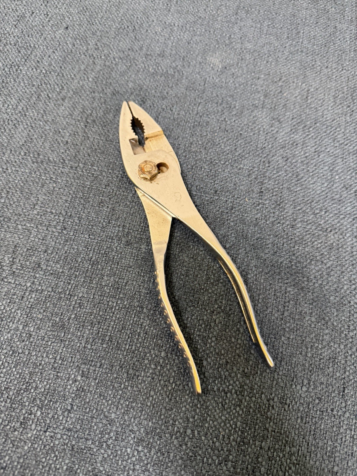Snap-on Tools USA Vacuum Grip 7-1/2″ Pliers No 137