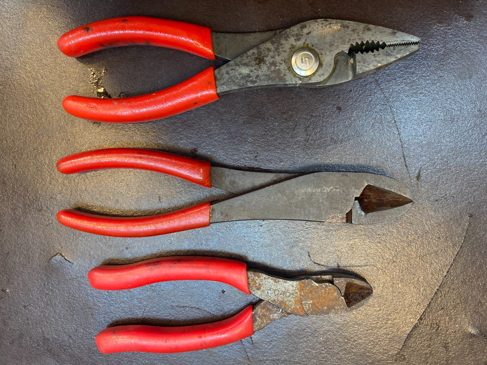 3 SNAP ON 137ACP SOFT GRIP SLIP JOINT PLIERS W/CUTTERS & 2 OTHER PLIERS