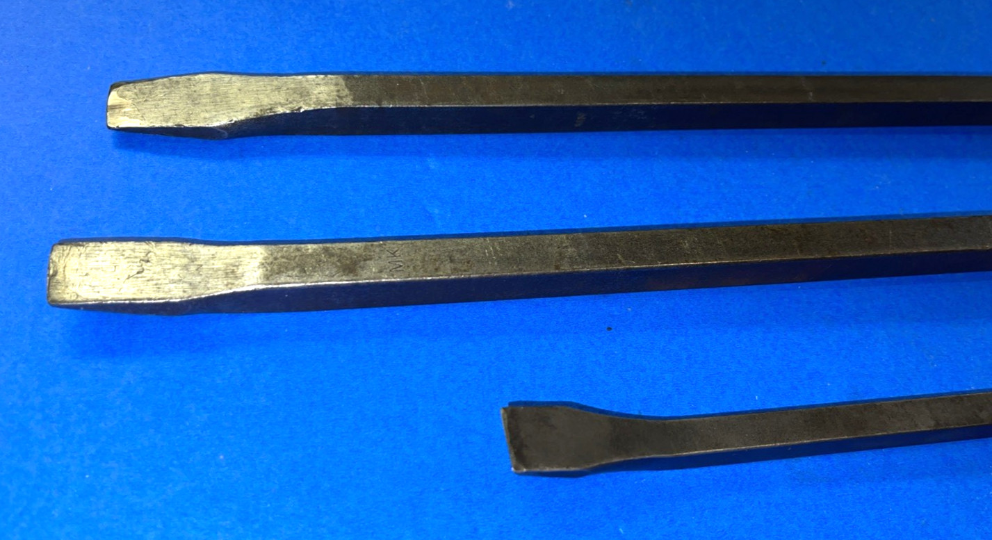 MATCO TOOLS 4 PIECE PRY BAR SET 6 TO 24 IN + LARGE SCREWDRIVER STYLE PRY BAR