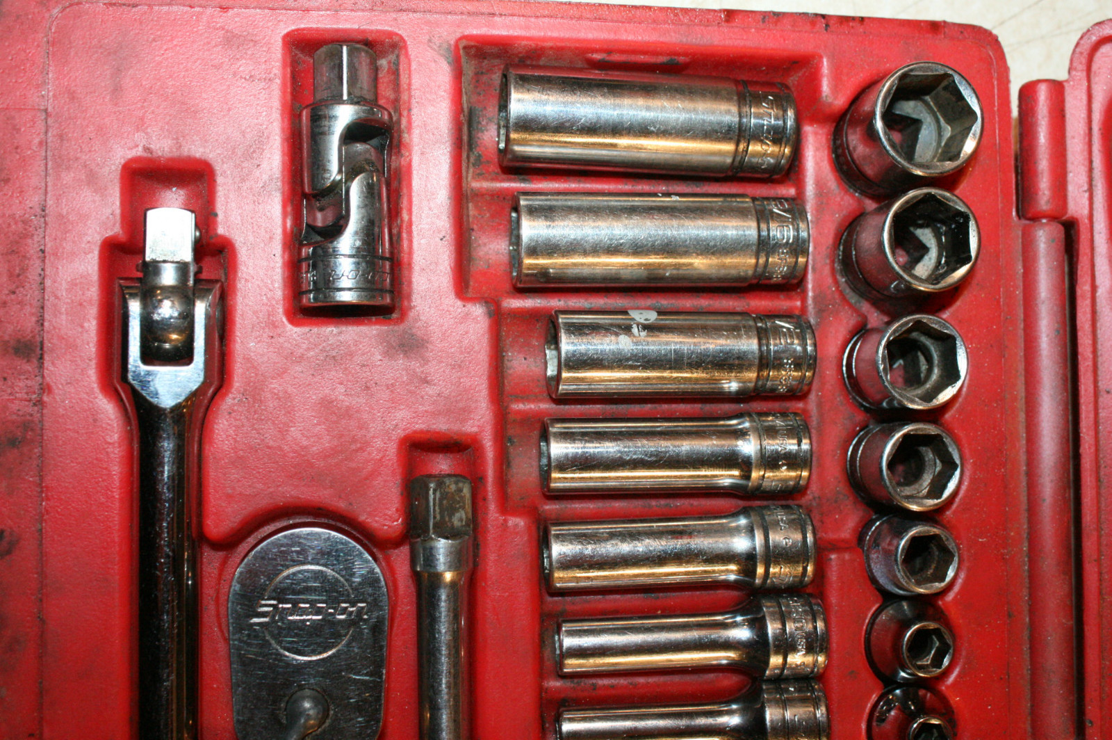 SNAP-ON TOOLS 3/8″ Drive 22 Pieces 6-point General Service SET W/ RED Case