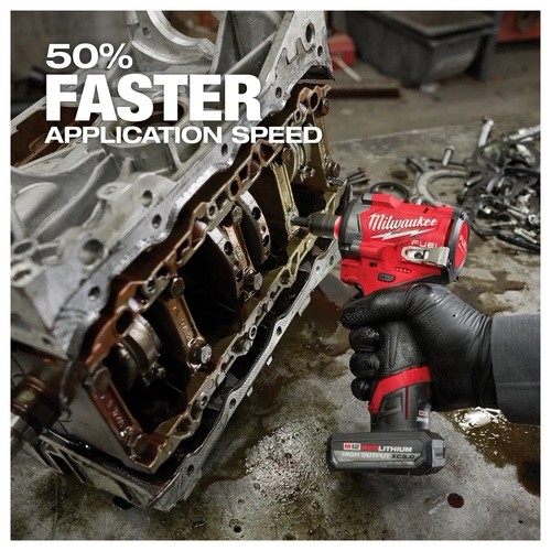 Milwaukee 2562-21 M12 FUEL Stubby 3/8″ Impact Wrench Kit, 550 Foot-Pounds