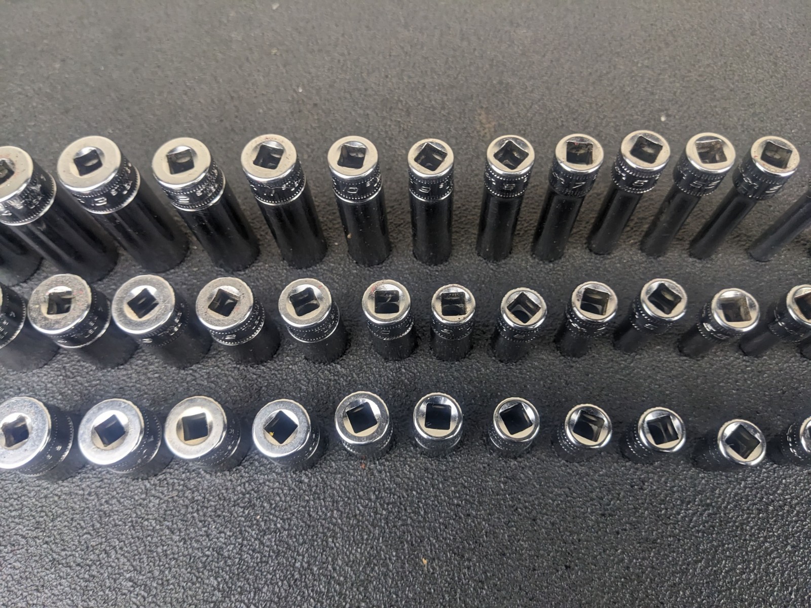 #bj243 Snap-On Tools 142STMMSYFR1 42pc 1/4″ Drive 6-Point Metric Foam Socket Set