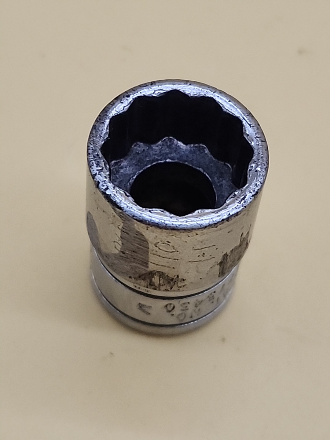 Snap-on Tools Tools 3/8″ Drive 1/2″ Shallow 12pt SAE Socket F161 USA