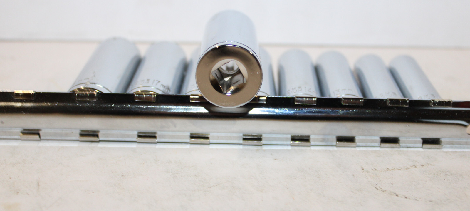 Chrome Vanadium 9 Pc 3/8″ Dr. 6pt Deep Metric Socket Set 11-19mm AO4056055