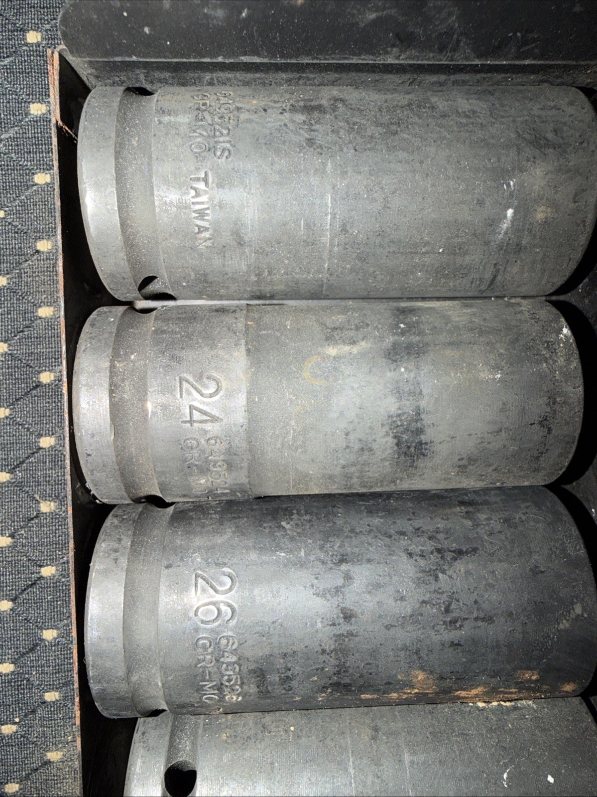 Pittsburgh 8pc SAE Impact Socket Set Metal Case 21, 24, 26, 27, 29, 30, 32, 38