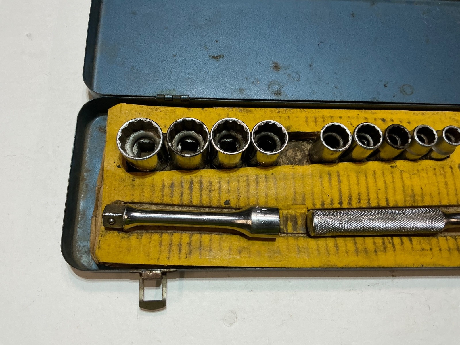 Vtg VLCHEK 11 pc 1/2″ drive SAE socket set 7/16″-1″ 12 pt in metal case USA made