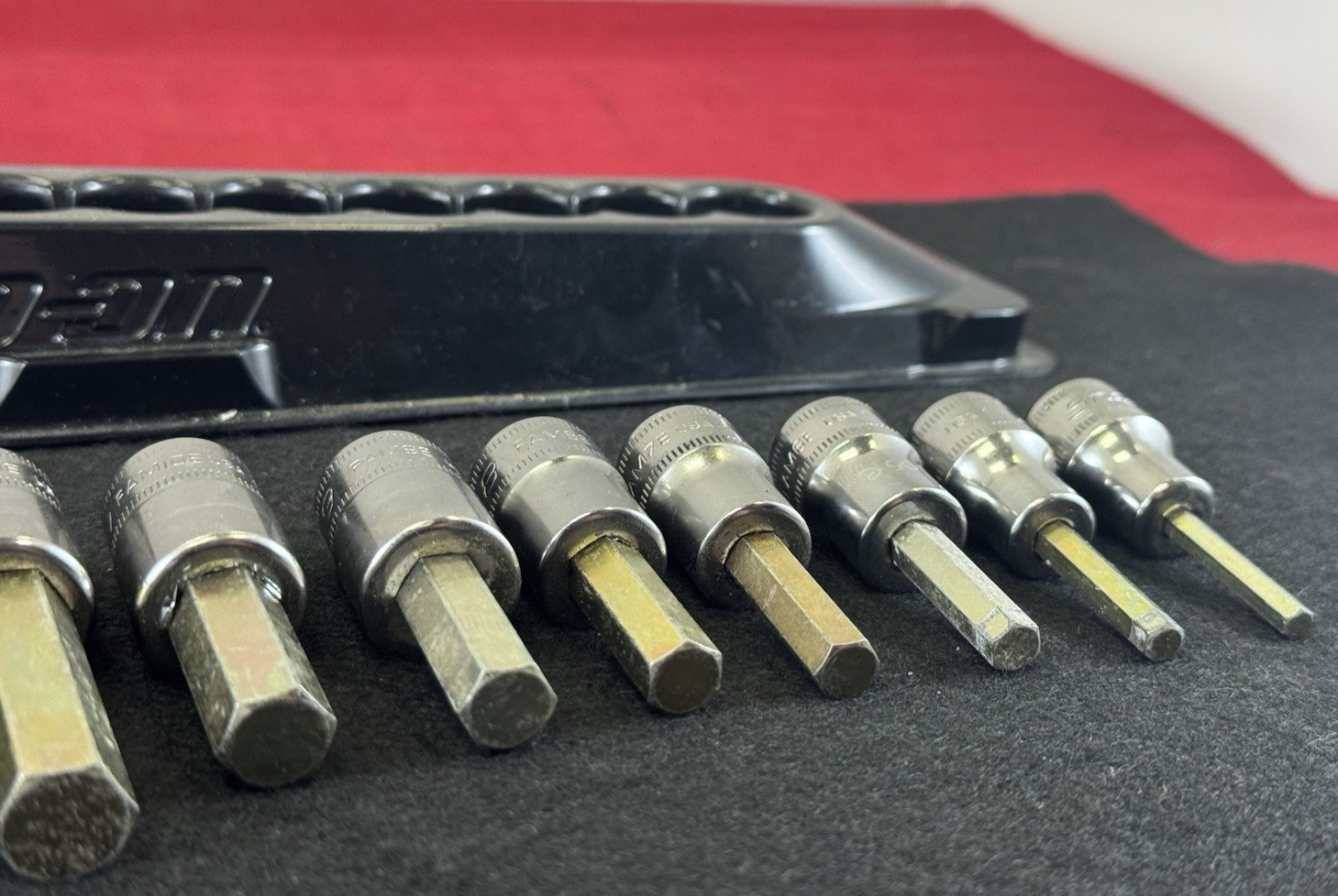 Snap-On 11 pc 3/8″ Drive Metric Standard Hex Bit Socket Set (4-14 mm) 211EFAMY