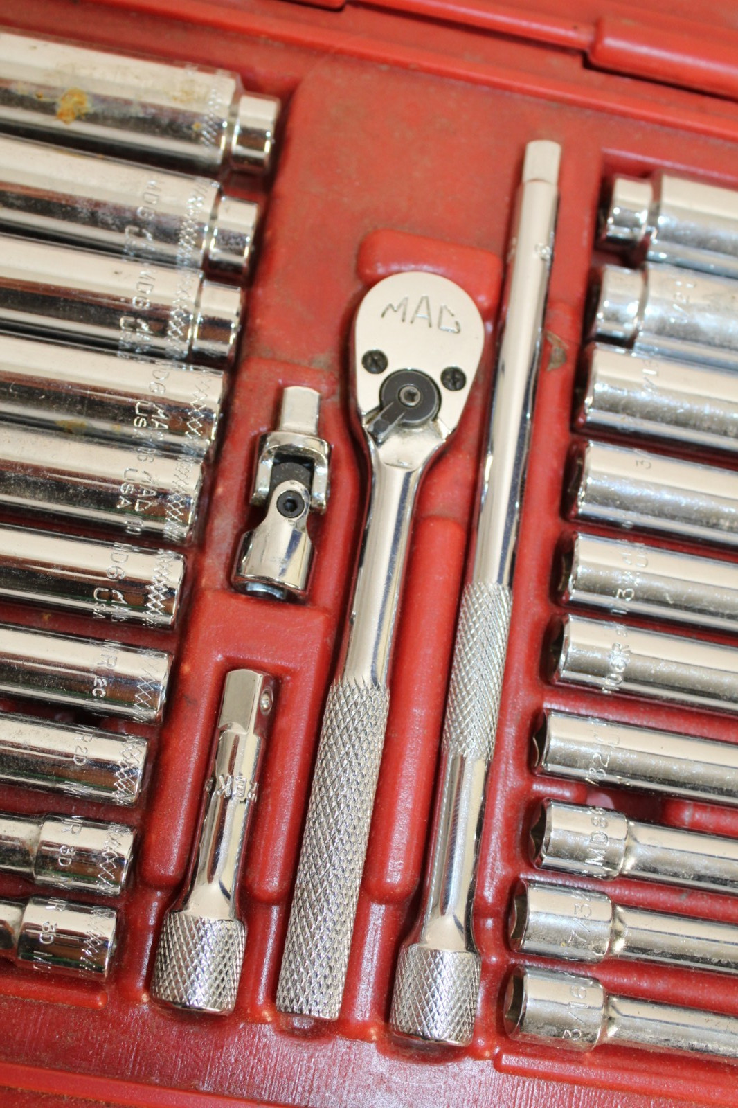 MAC Tools USA 44pc 1/4″ Drive SAE & Metric Socket Set Case, MR5 Ratchet