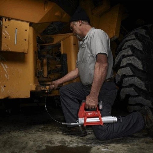 Milwaukee 2446-21XC M12 Cordless Lithium-Ion Grease Gun Kit, 8000 PSI Max