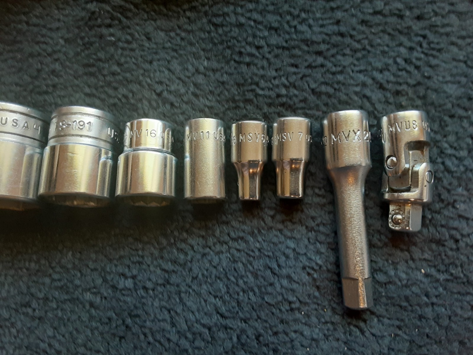 LOT OF (10) SNAP-ON TOOLS SOCKETS, EXTENSION & SWIVEL SOCKET ADAPTER ( READ PLS)