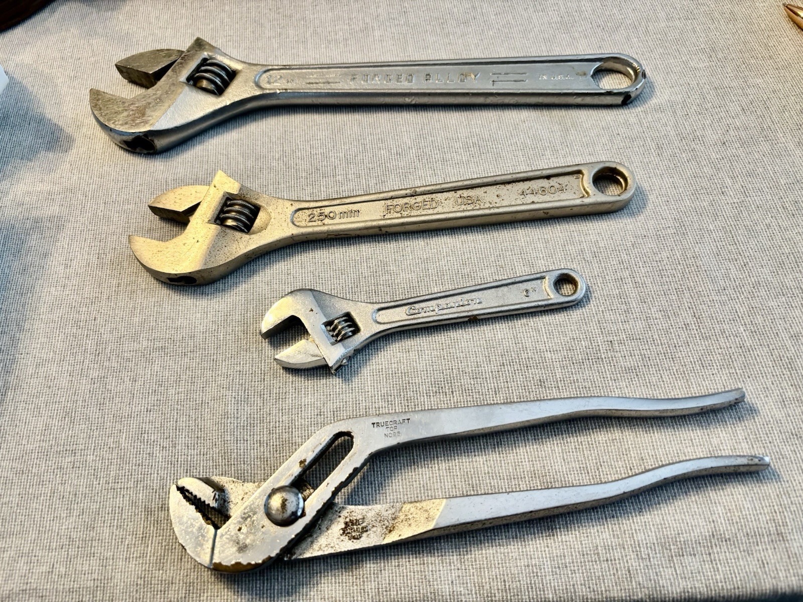 Lot 2 Craftsman Adjustable Wrenches 12-10 1- 6 Companion, 1 Adj Truecraft Pliér