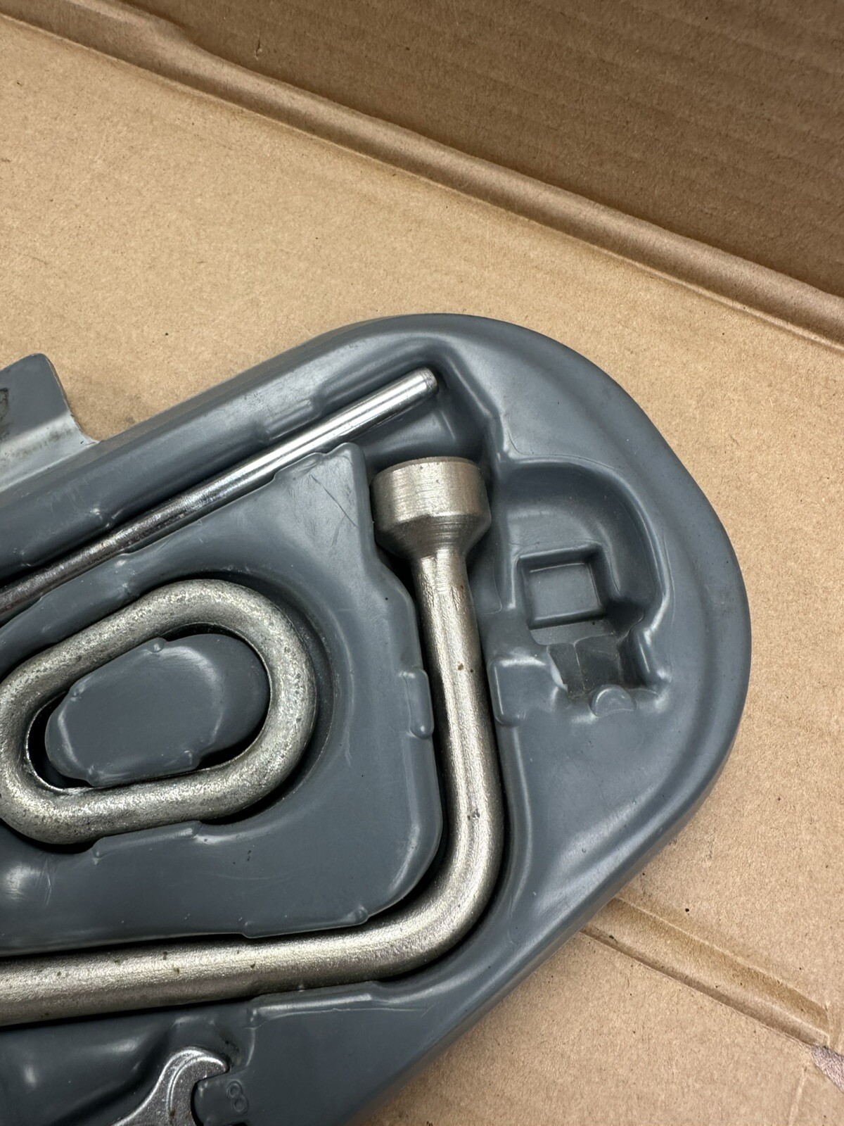 BMW E46 TRUNK TOOL KIT HOLDER 330 325 323 328 Sedan Coupe OEM