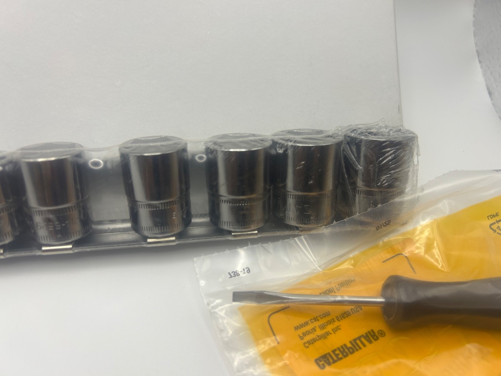 CAT/SNAP-ON USA 214-6620 12-Piece Socket Set 3/8 Metric 8-19 mm 6-Point + Bonus
