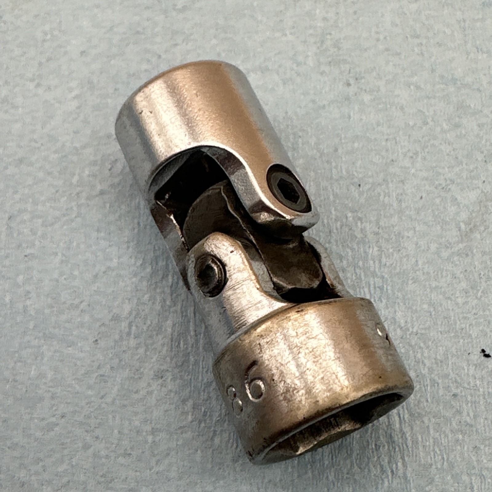 Mac Tools XU186 03 SAE 9/16″ 3/8″ Drive 6 Point Universal Socket *Loose