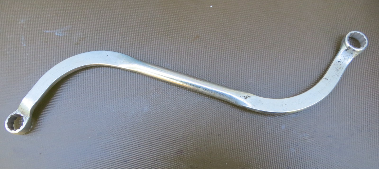 Snap-On Tools S9607 9/16″ 12-Point GM Door Hinge Curved S-Wrench USA