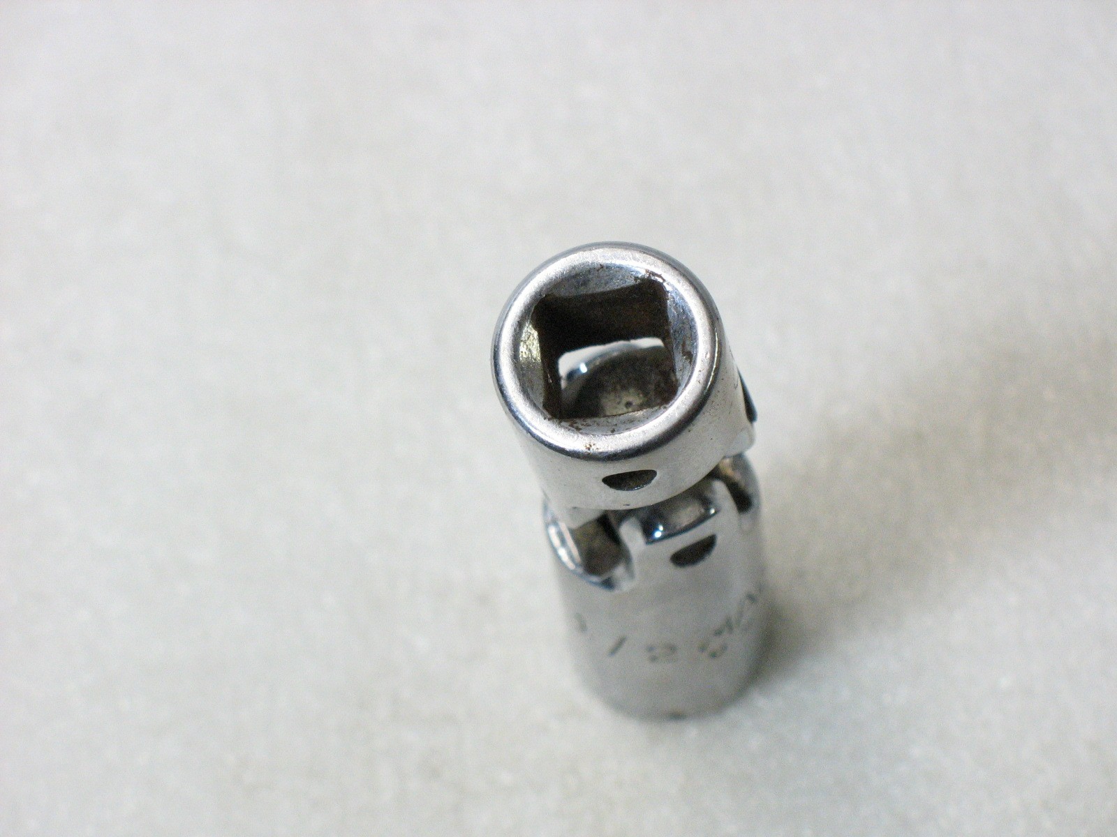 Mac Tools 1/2″ Deep 3/8″ Drive 6 Point Chrome Swivel Socket XU166D