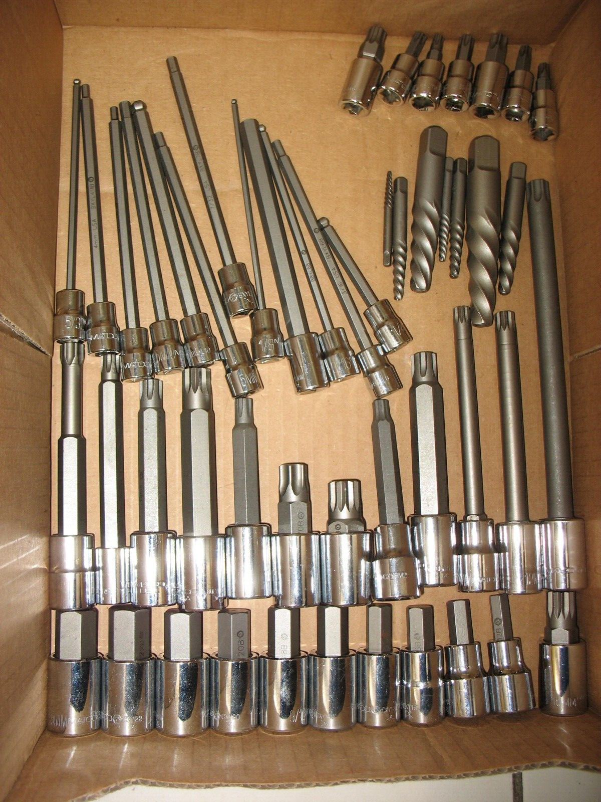 LOT OF MATCO 3/8″ & 1/2″ AND SPIRAL SCREW EXTRACTORS, 50 PCS. VALUE:$2,250.00+