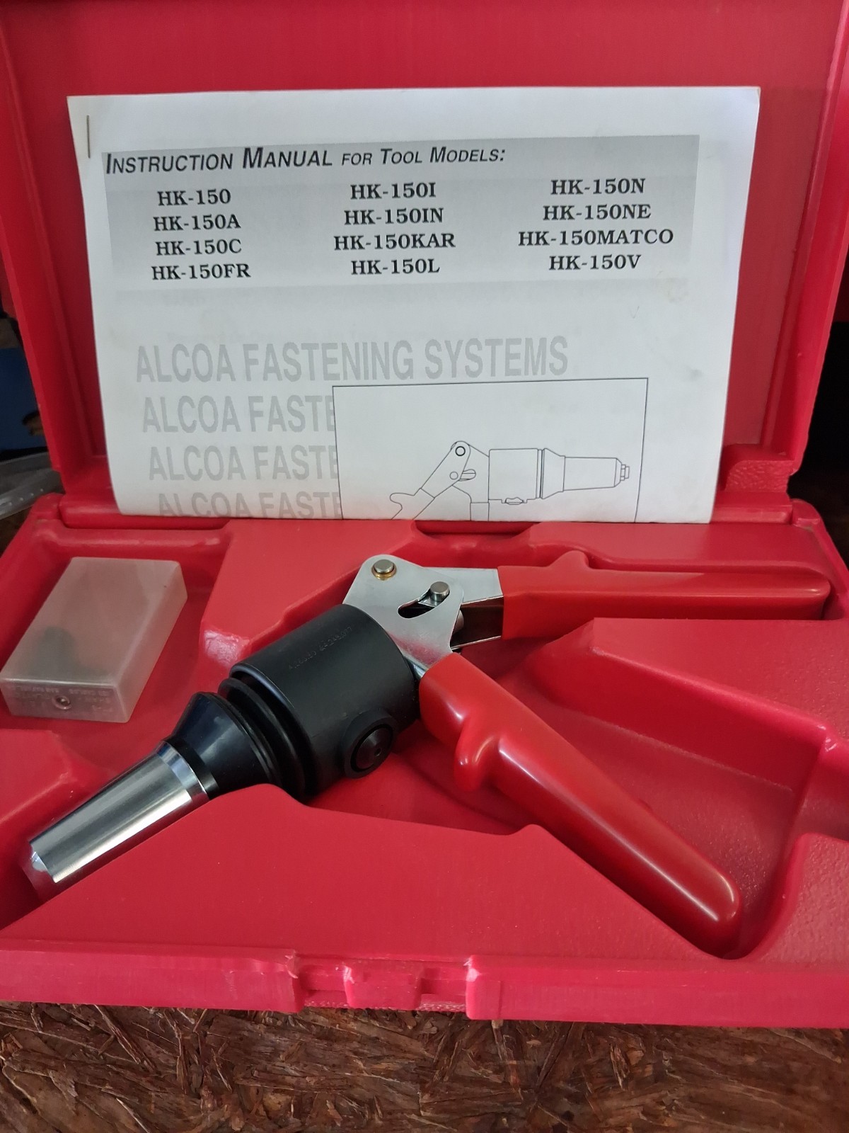 (NOS) never been used. Huck HK-150A Manual Hydraulic Hand Rivet Tool with Box