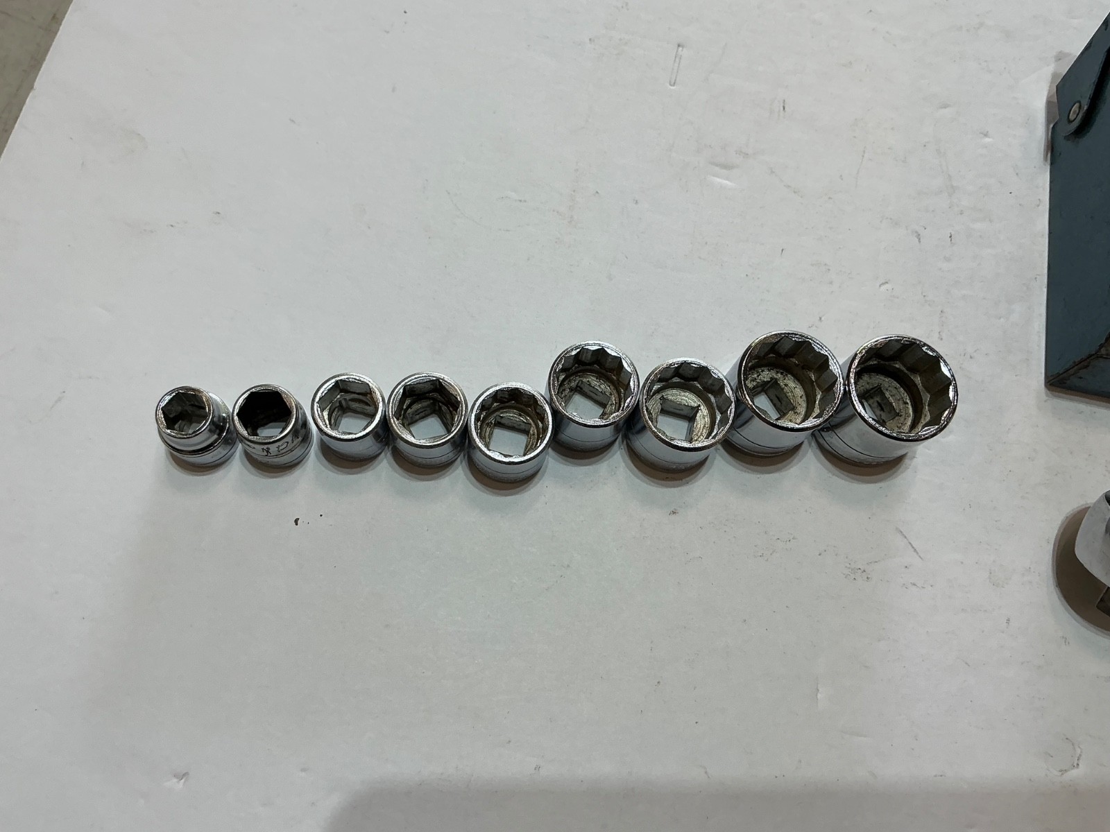 Vtg S-K Wayne 13 pc 3/8″ drive socket set SAE 3/8″-7/8″ blue metal case USA made