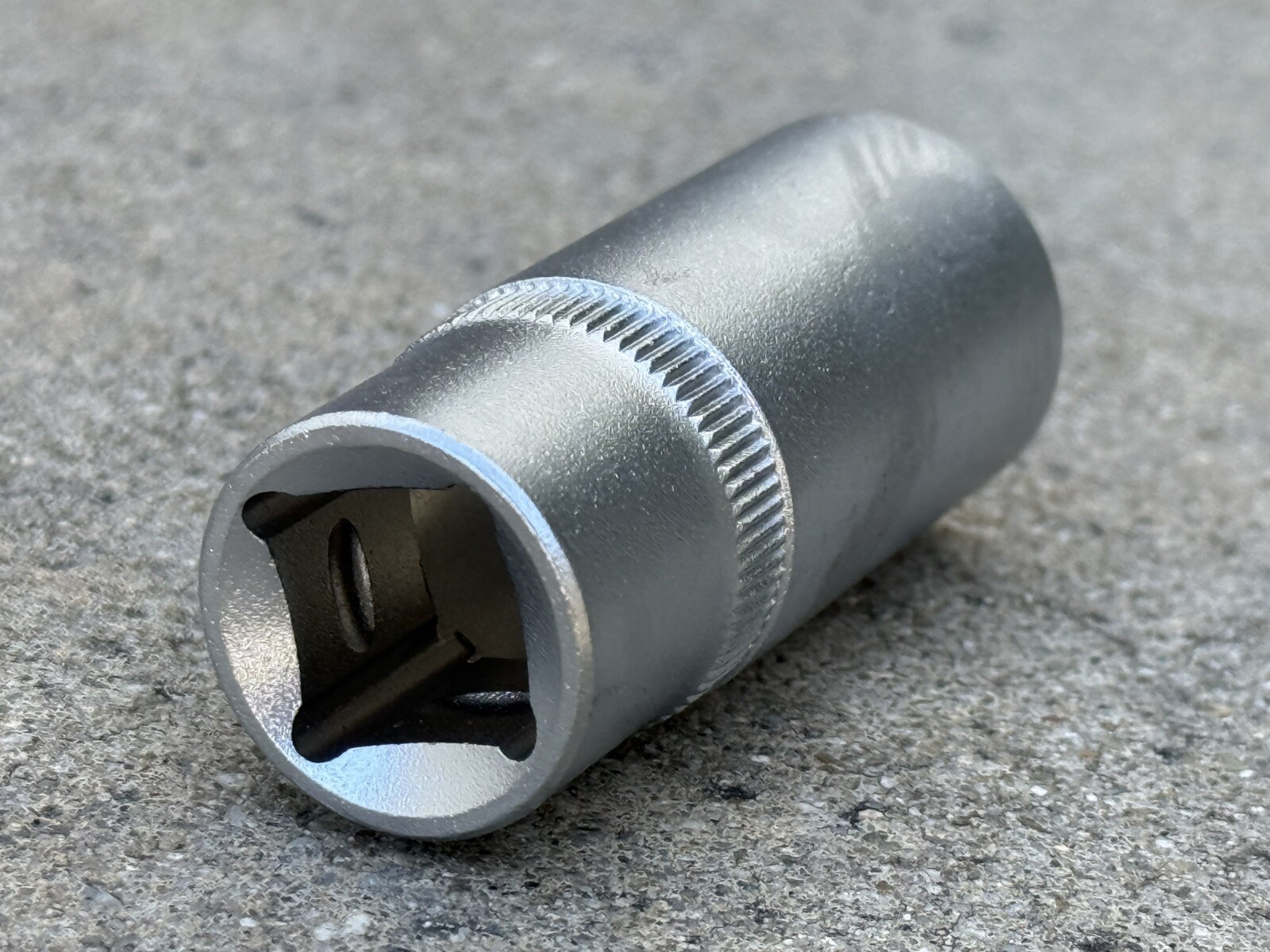 1/2″ Dr. 19mm 33pt. Spline Socket For Mercedes Benz Diesel Fuel Injection Pump