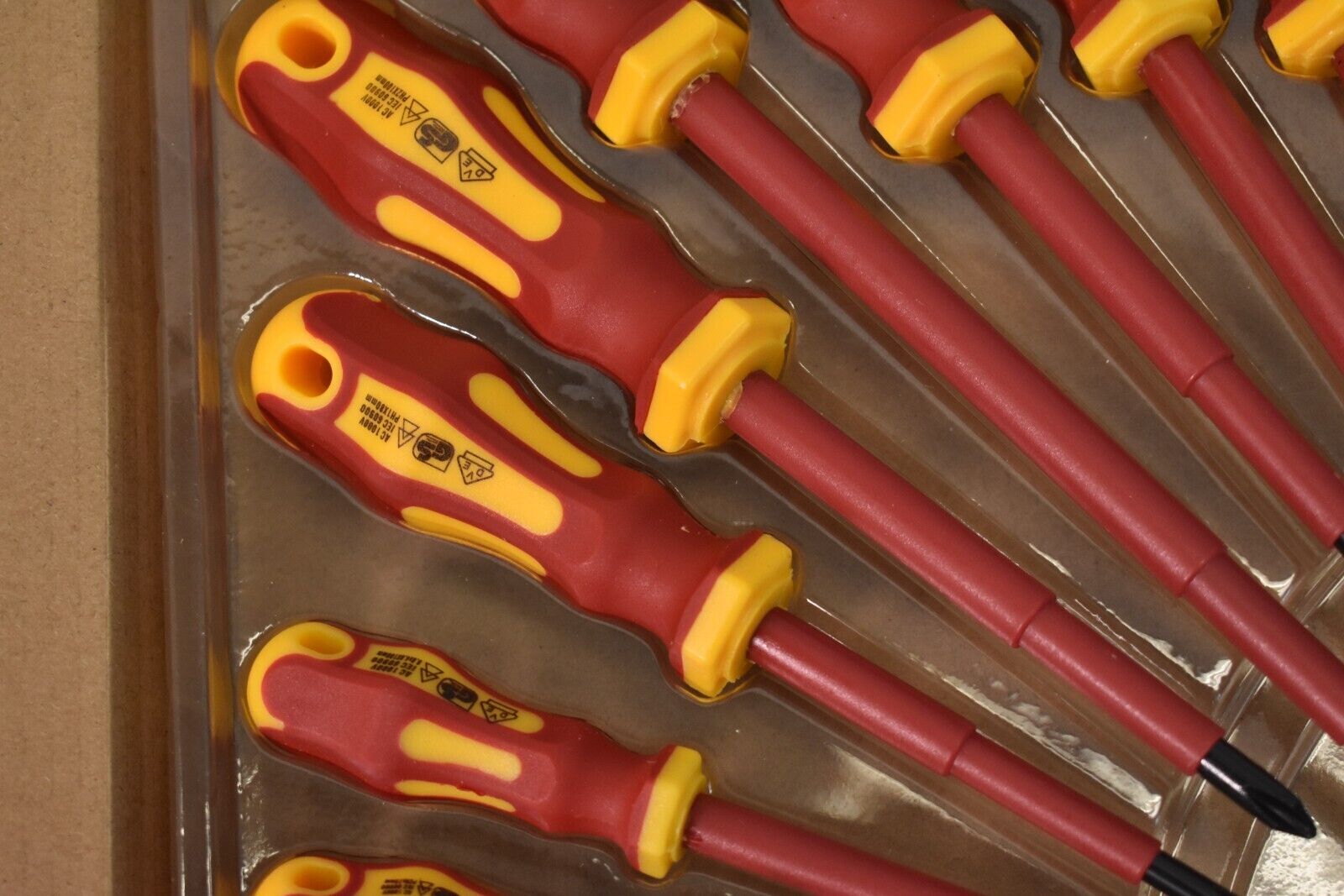 Gunpla 11 Piece Screwdriver Set 1000V w Magnetic Tip Soft Grip Slotted Phillips