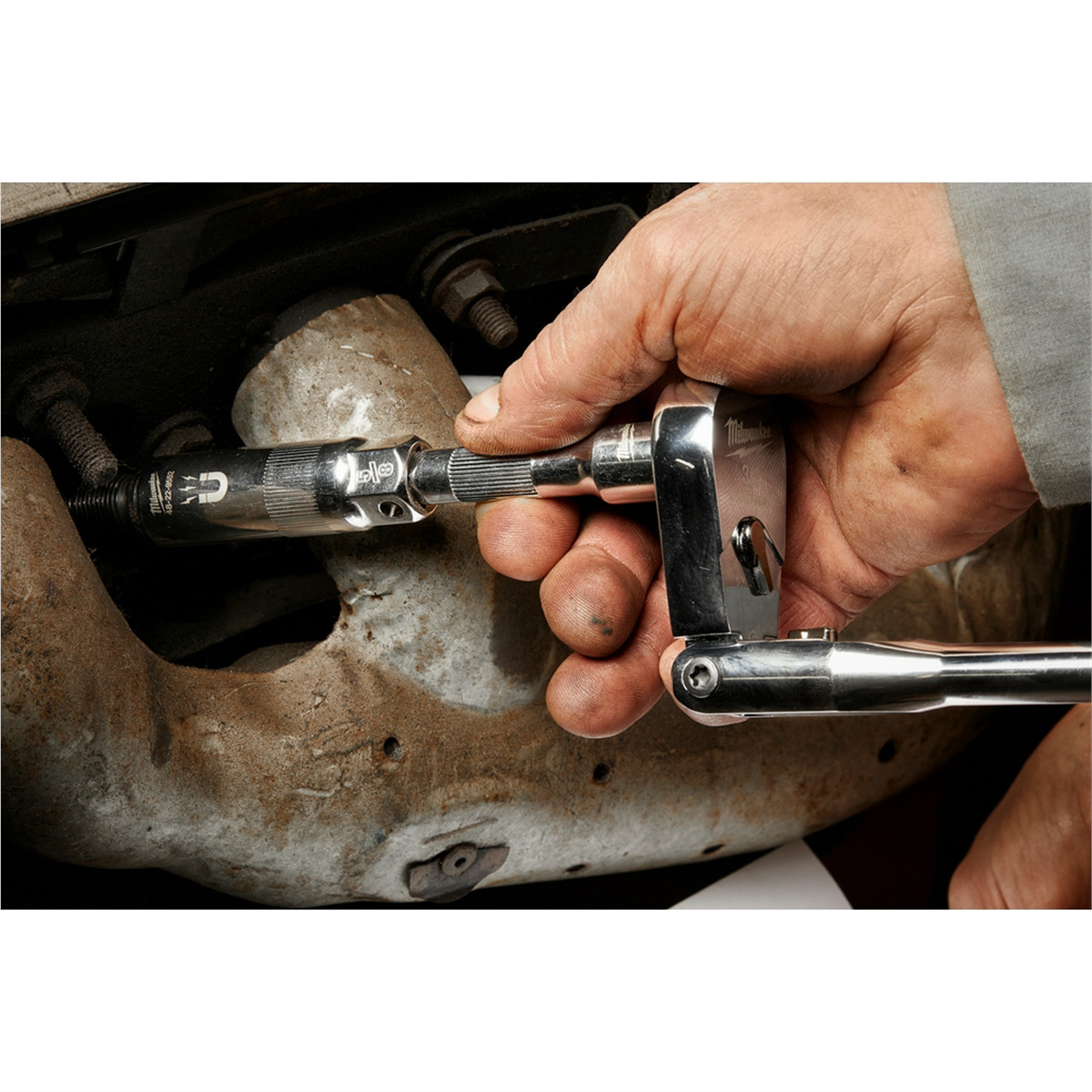 Milwaukee Tool 3/8″ Drive 5/8″ Magentic Spark Plug Socket