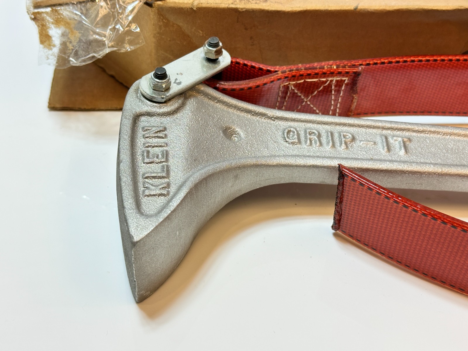 NEW Klein Tools S-18H 18″ Grip-It Adjustable Strap Wrench 1-1/8″ to 8″ Capacity
