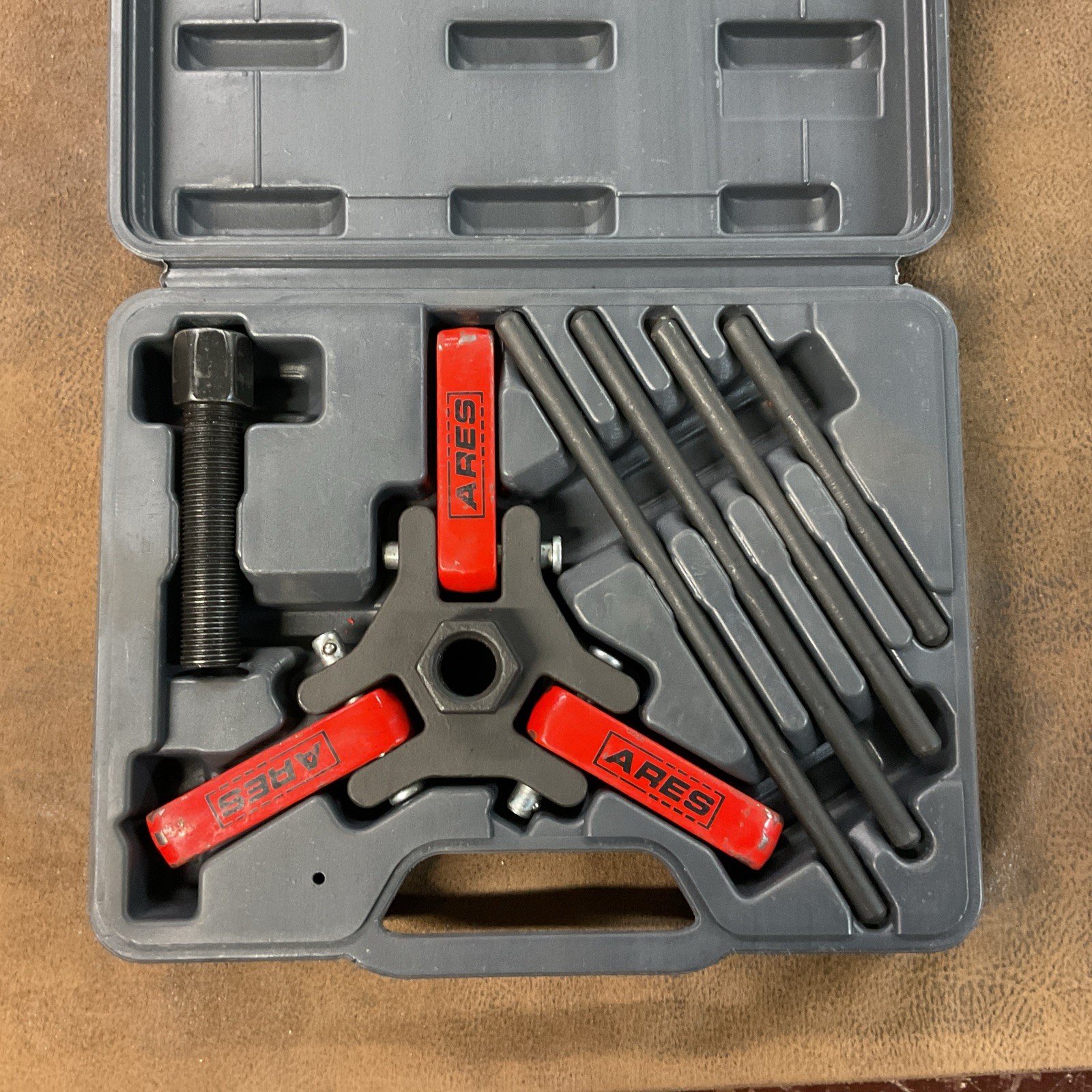 ARES 71002 – Harmonic Balancer Puller Set – Storage Case Included